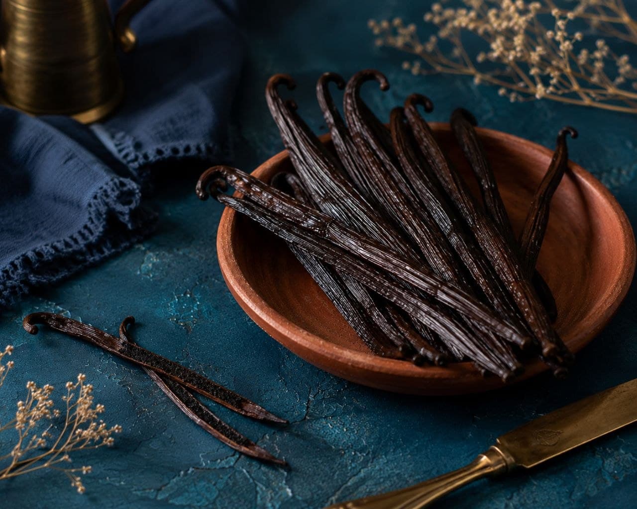 Split Indonesian vanilla pods revealing their seeds